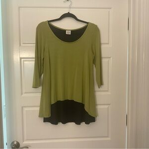 Green Asymmetrical Tunic with 3/4 Sleeves and Rounded Neckline